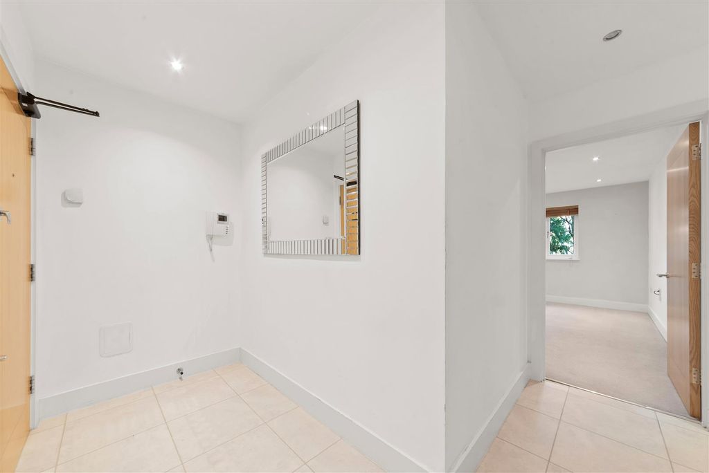 Property photo 3 of 21 Apartment 4, The Edge 19.Jpg