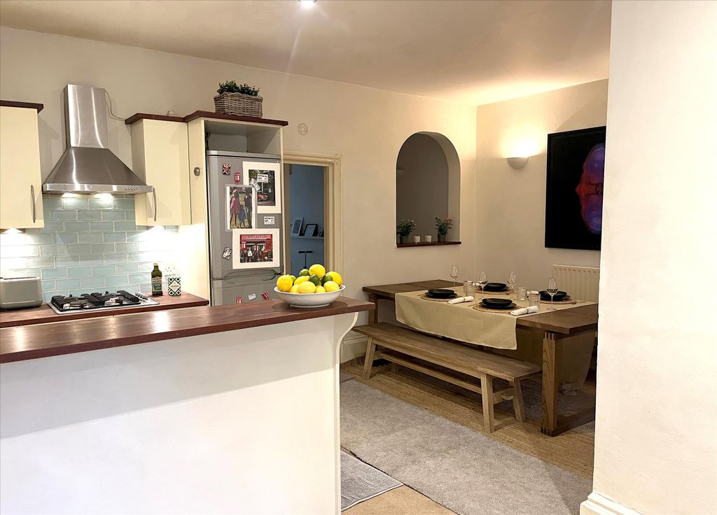 Property photo 3 of 11 Image