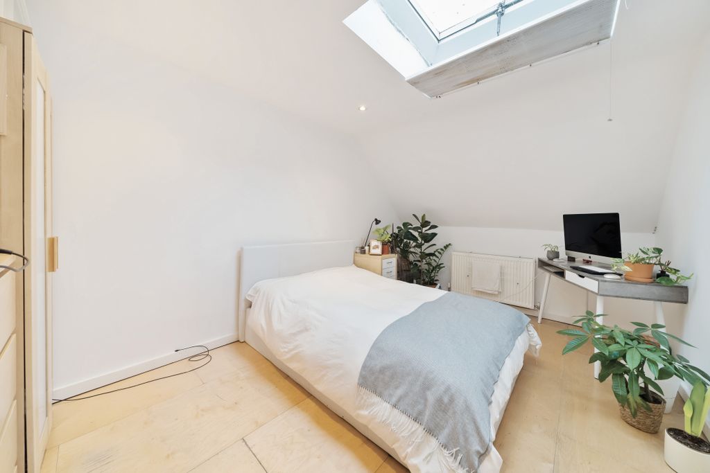 Property photo 3 of 9 Bedroom 1