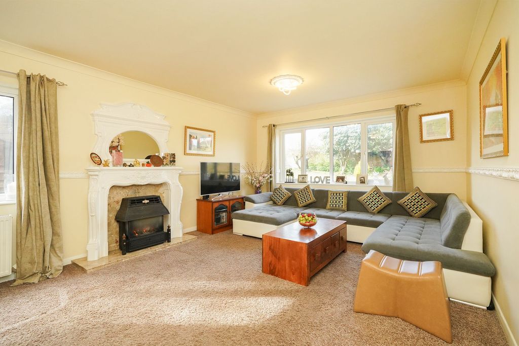 Property photo 2 of 25
