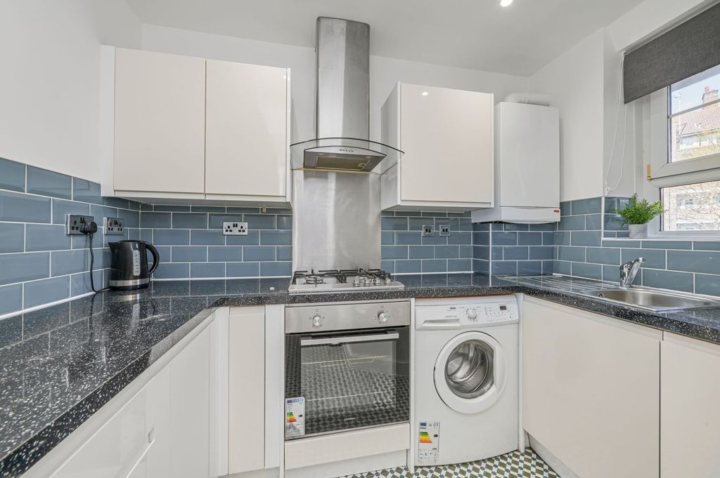 Property photo 2 of 20 Picture No. 12