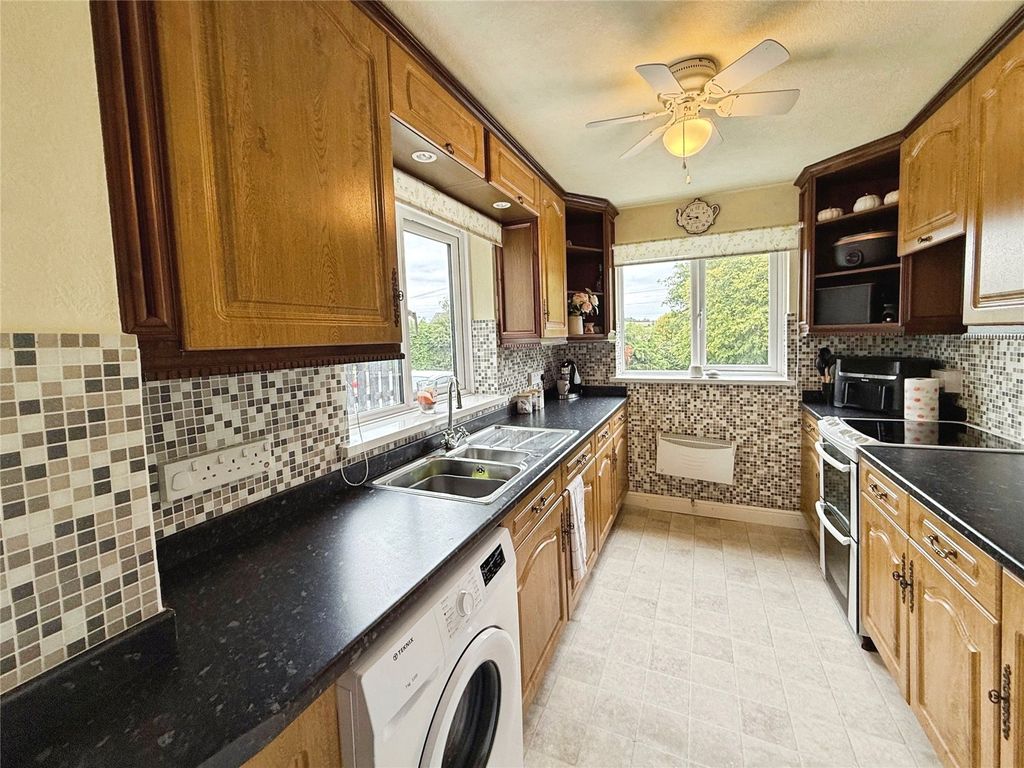 Property photo 2 of 17 Kitchen