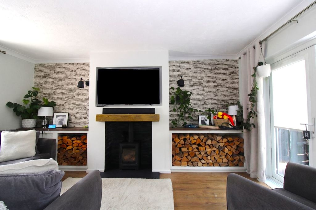 Property photo 3 of 10 Lounge
