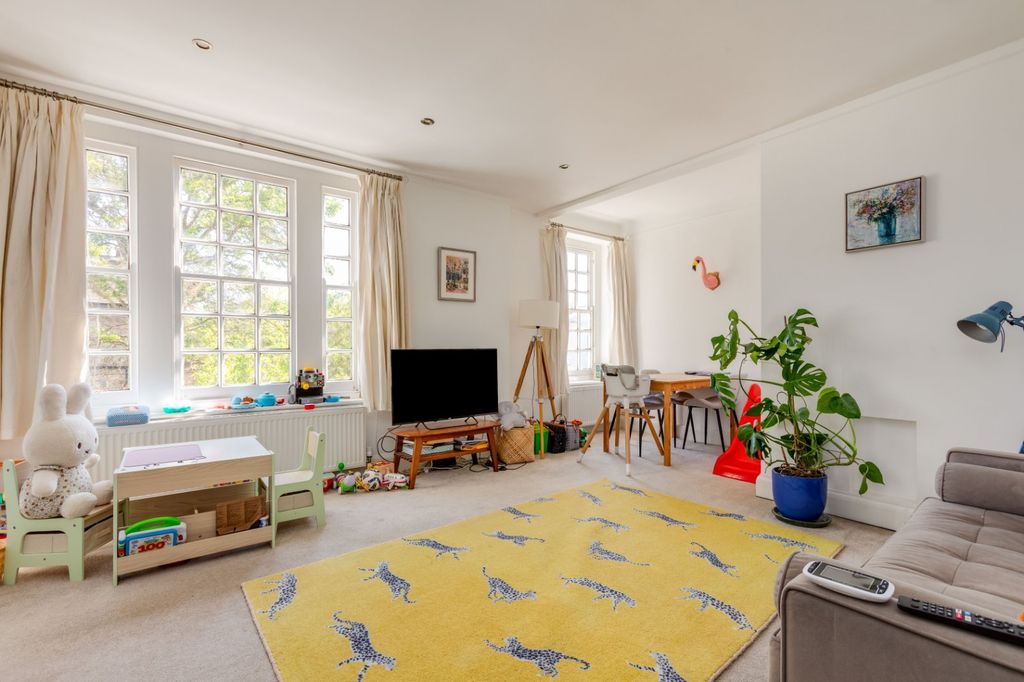 Property photo 2 of 7