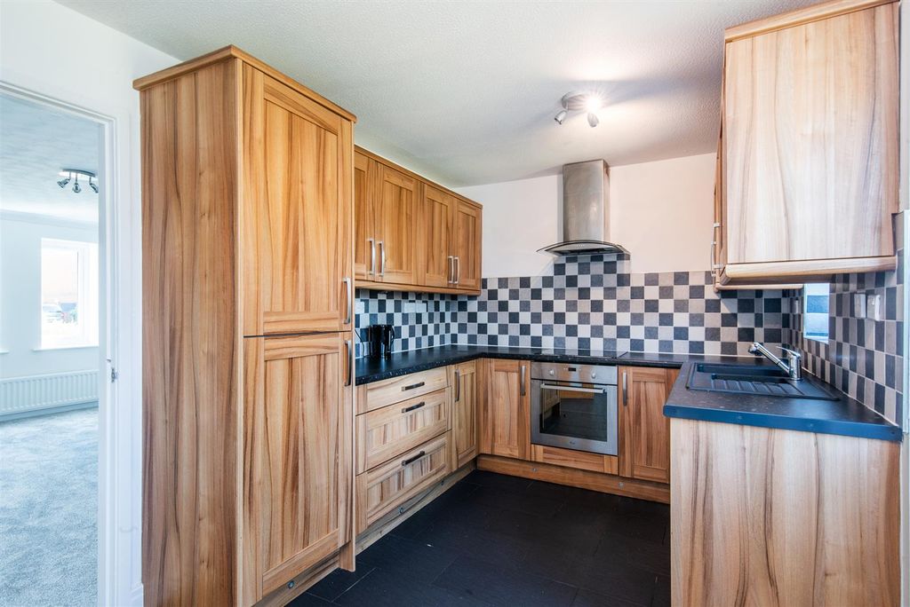 Property photo 3 of 19 Kitchen/Diner