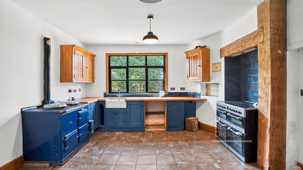 Property photo 3 of 21 Kitchen