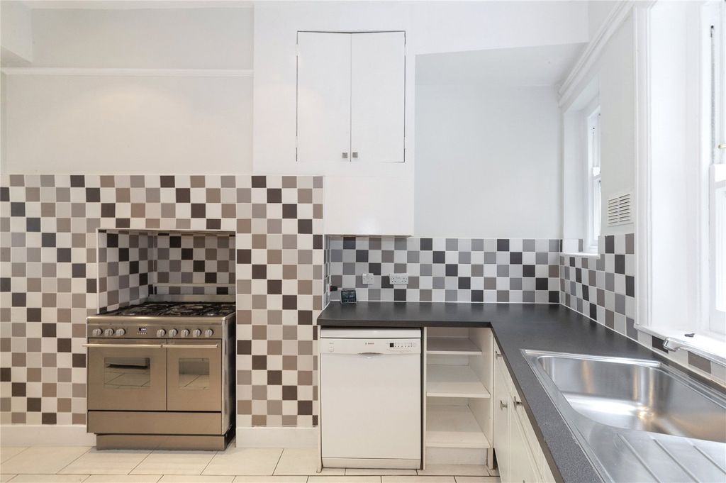 Property photo 3 of 9 Kitchen