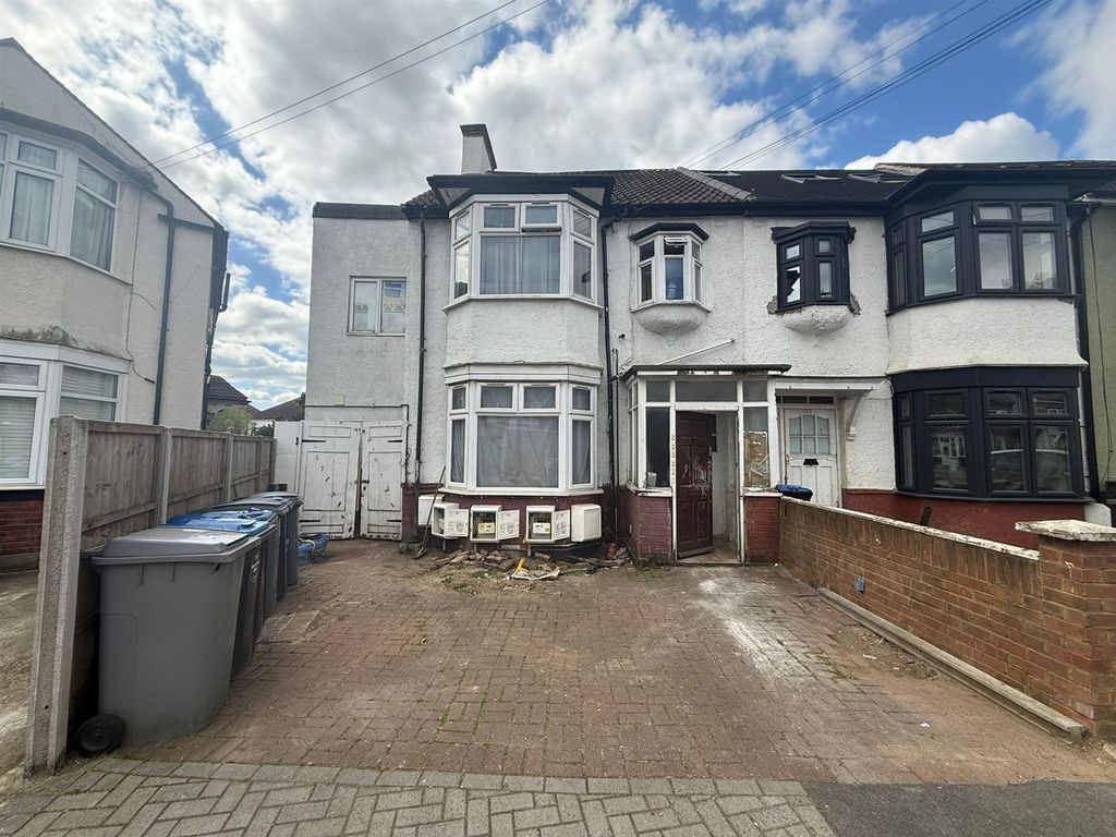 Property photo 1 of 8 External