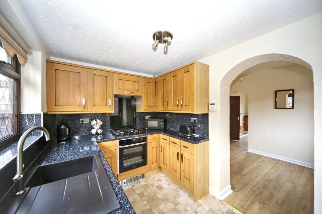 Property photo 3 of 21