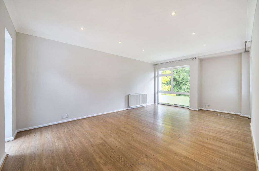 Property photo 3 of 8 1456268-14-6A01E0...