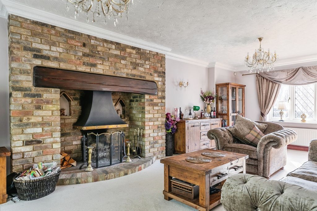 Property photo 3 of 17