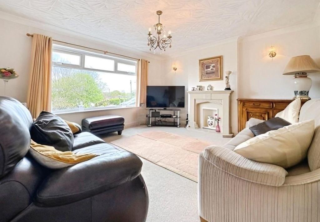 Property photo 2 of 11 Lounge