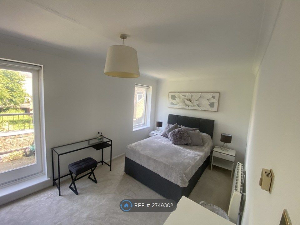 Property photo 2 of 9 Bedroom