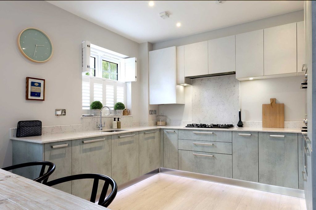 Additional image 8 of 2 bed flat for saleStation Road, Beaconsfield, Buckinghamshire HP9