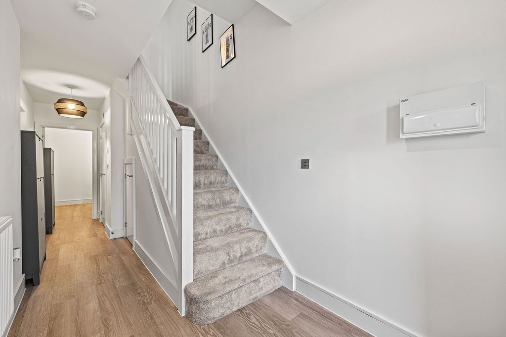 Property photo 3 of 31