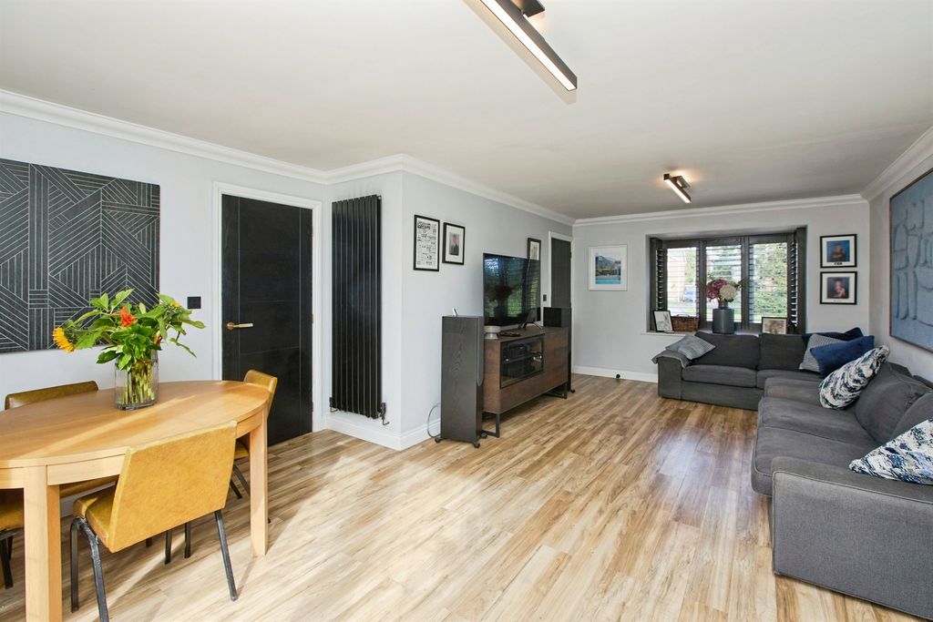 Property photo 3 of 28