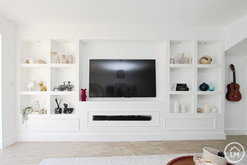 Property photo 3 of 19 Lounge / Diner