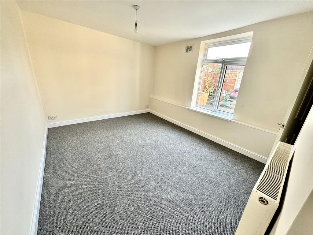 Property photo 1 of 8 Tempimagegyld8m.Jpg