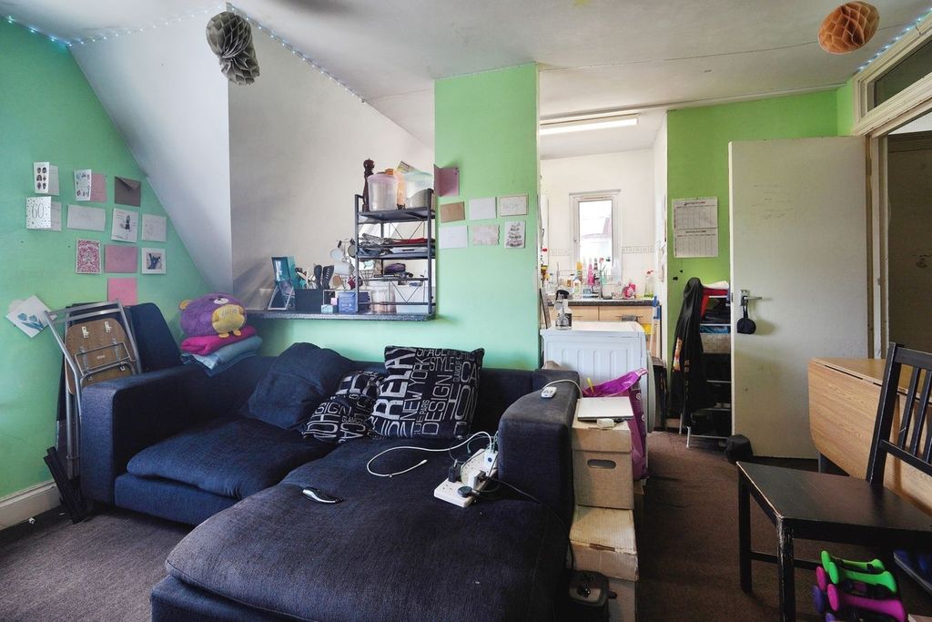 Property photo 3 of 11
