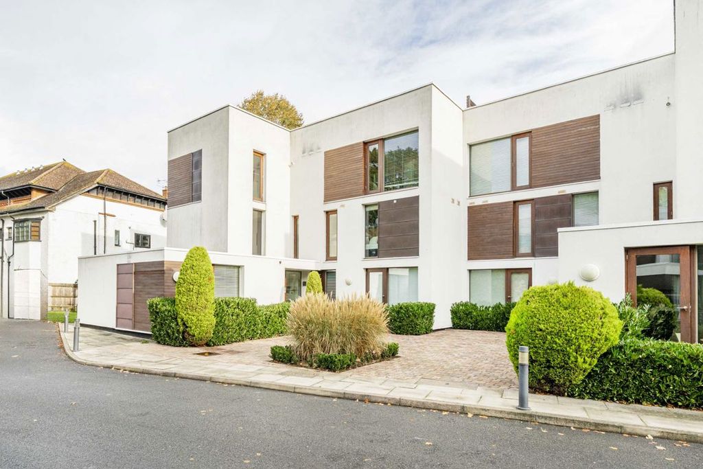 Property photo 1 of 5