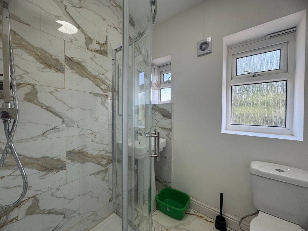 Property photo 2 of 5 Shared Shower/WC