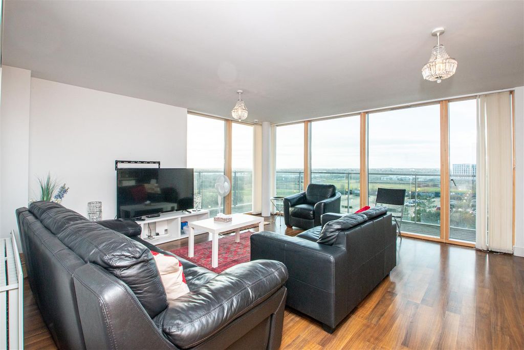 Property photo 2 of 13 21Pearl.Jpg
