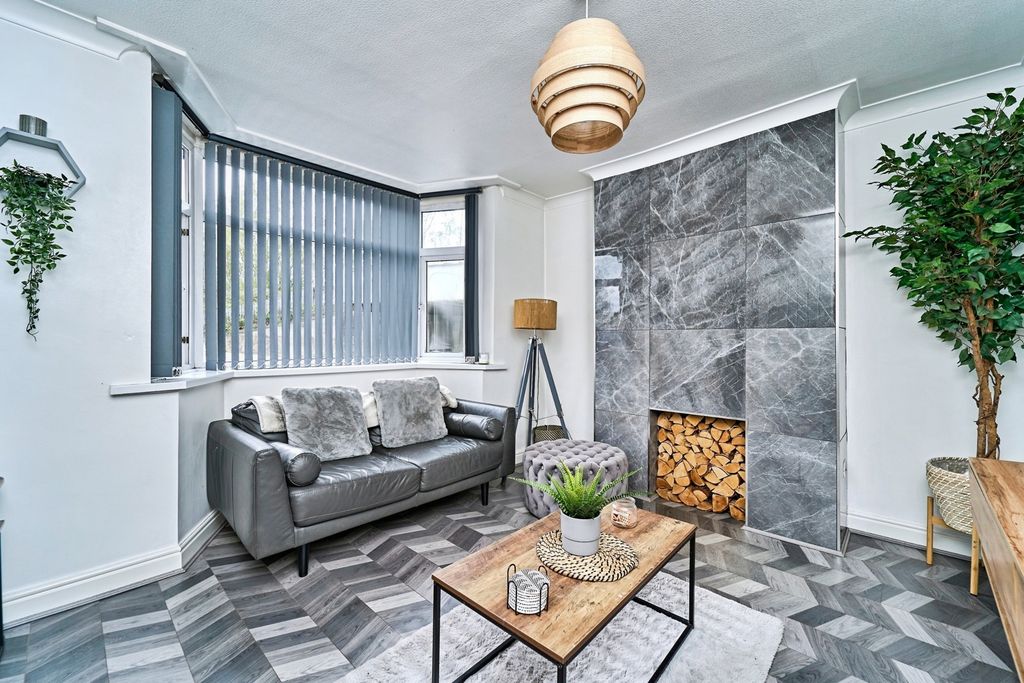 Property photo 3 of 16 Photo