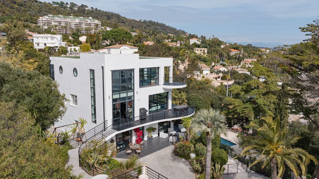 Property photo 2 of 13