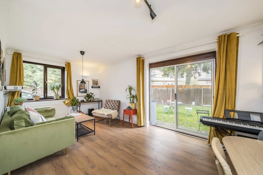 Property photo 2 of 7