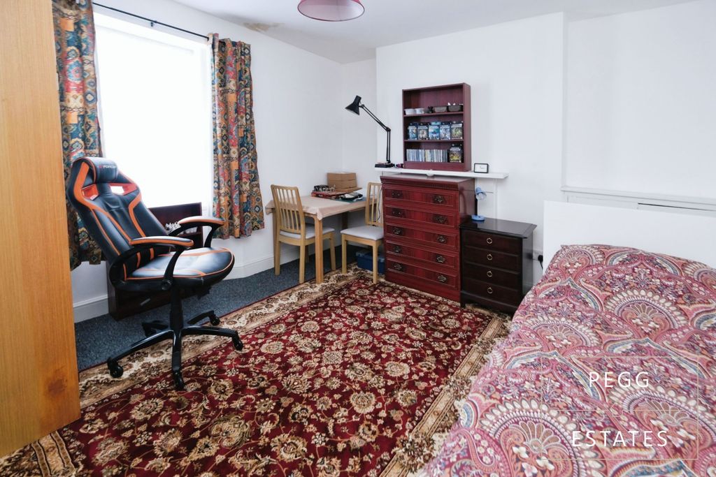Property photo 1 of 5