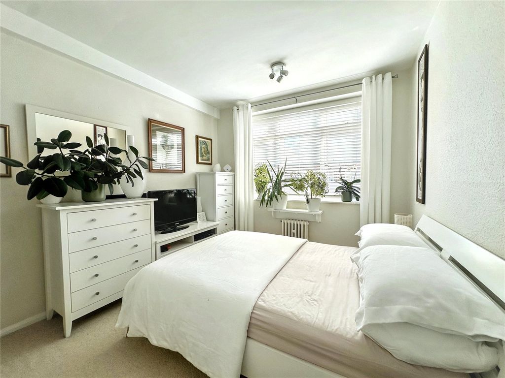 Property photo 2 of 16 Picture No. 13