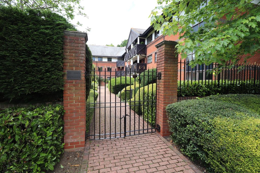 Property photo 3 of 16 Entrance