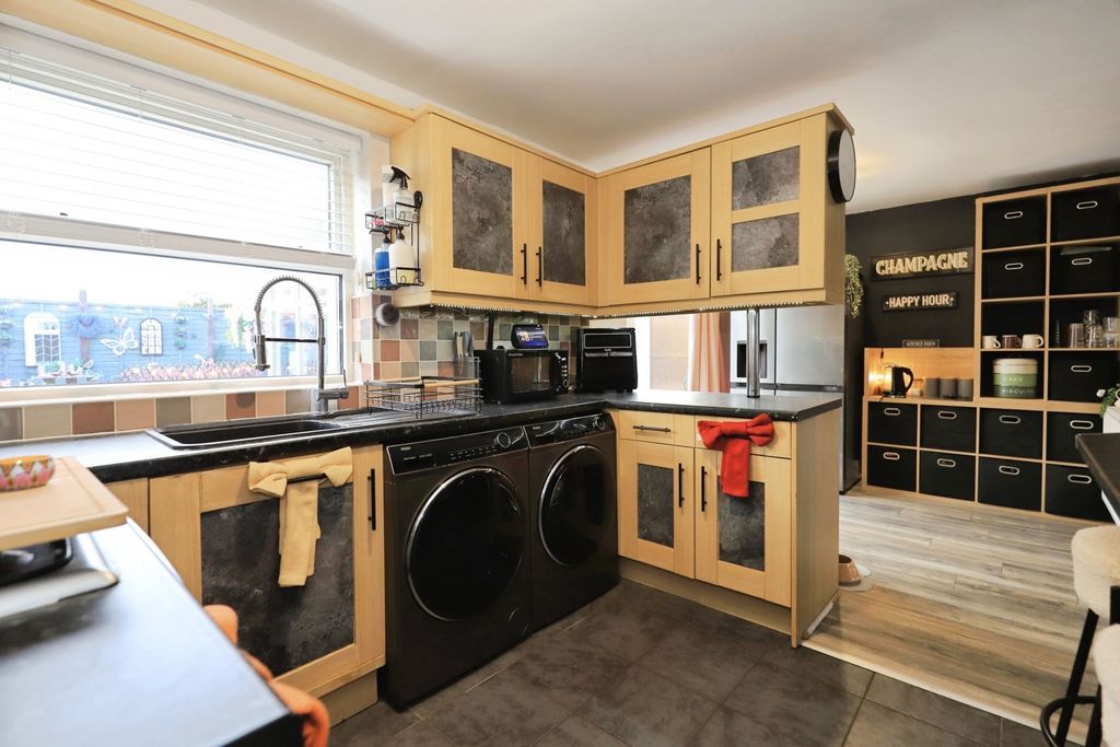 Property photo 3 of 20 Kitchen/Diner