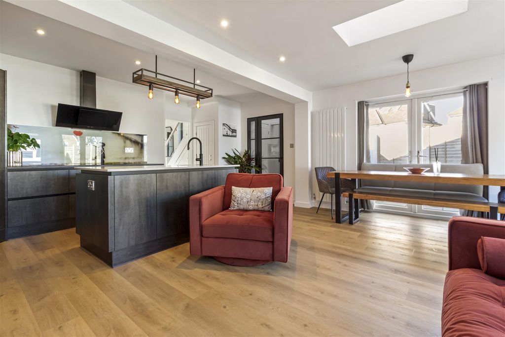 Property photo 3 of 33 84 Northbrook Road-013.Jpg