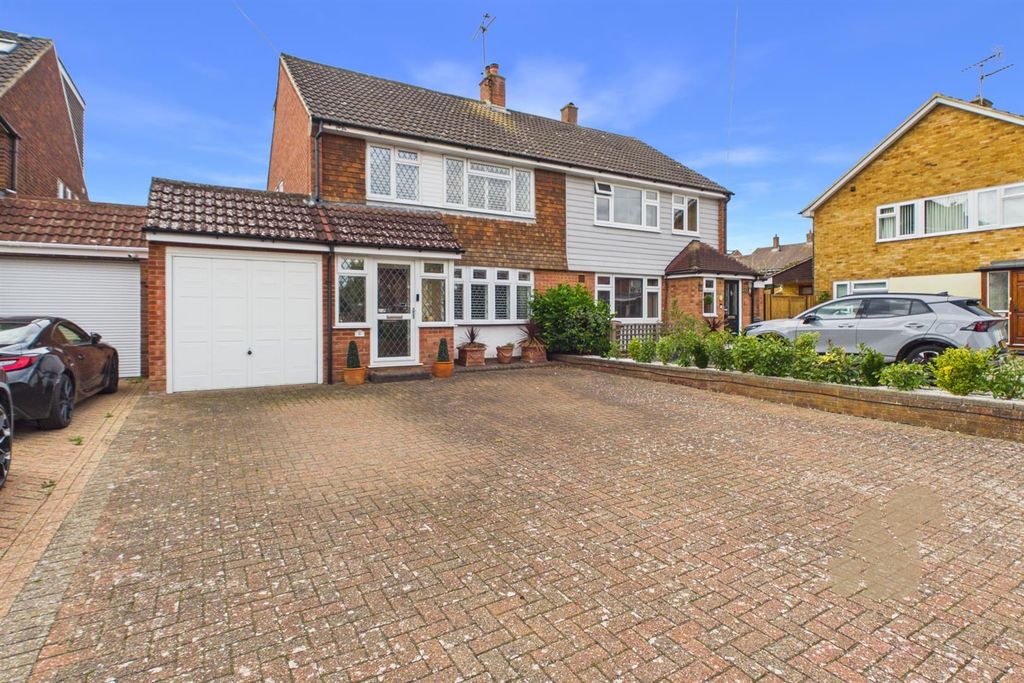 Property photo 1 of 24 Cam01814G0-Pr0146-Still023.Jpg