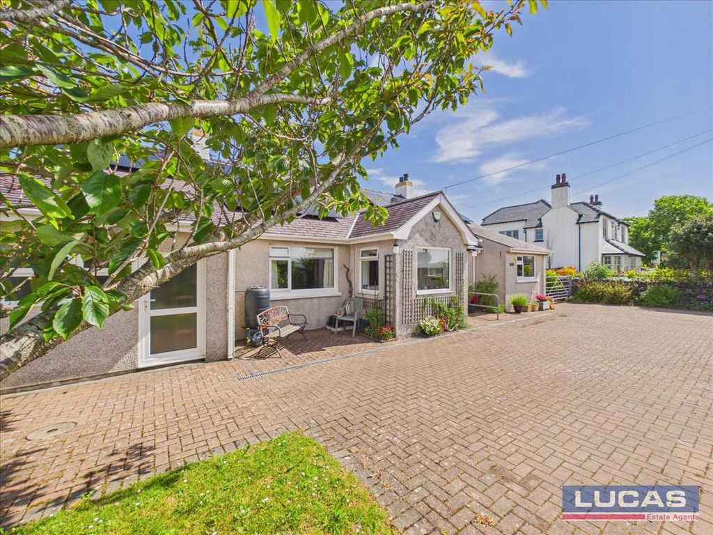 Property photo 2 of 33