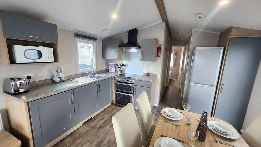 Property photo 3 of 21 Picture No. 33