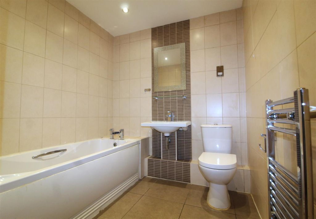 Property photo 3 of 10 E Family Bathroom.Jpg