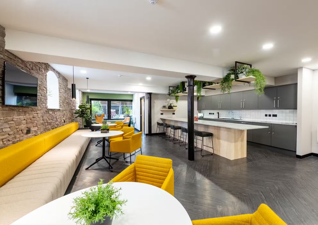 Property photo 2 of 13 Breakout Space