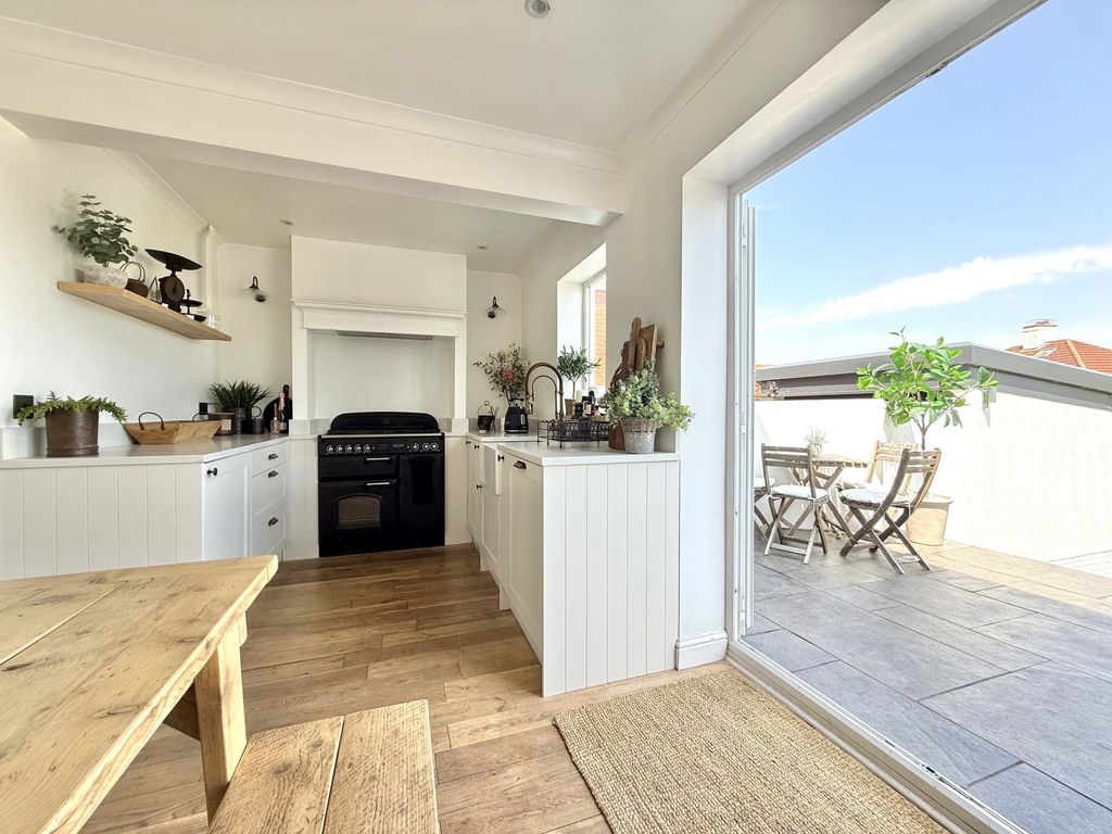 Property photo 3 of 23 Photo 5