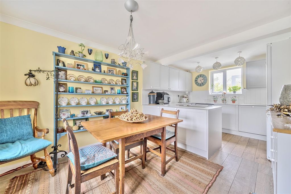 Property photo 3 of 18 1362535-16-68Dfda6B644Bb.Jpg