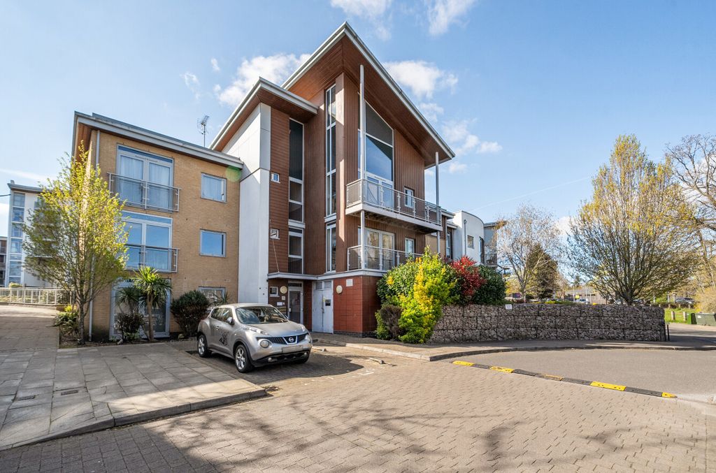 Property photo 1 of 12 1431330-14-69ce9A...