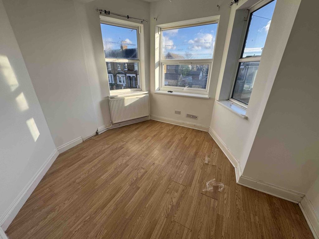 Property photo 3 of 6 Gallery