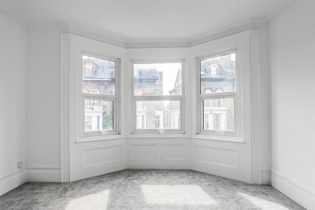 Property photo 3 of 17 1st-Floor-16-Upper-Grove-14.Jpg