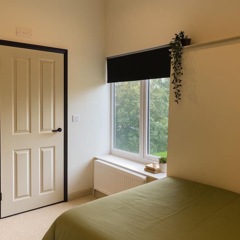 Property photo 2 of 5 Bedroom