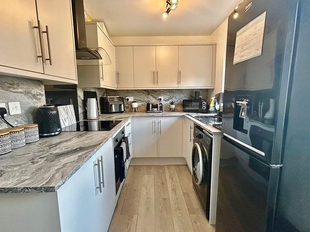 Property photo 3 of 13 Kitchen
