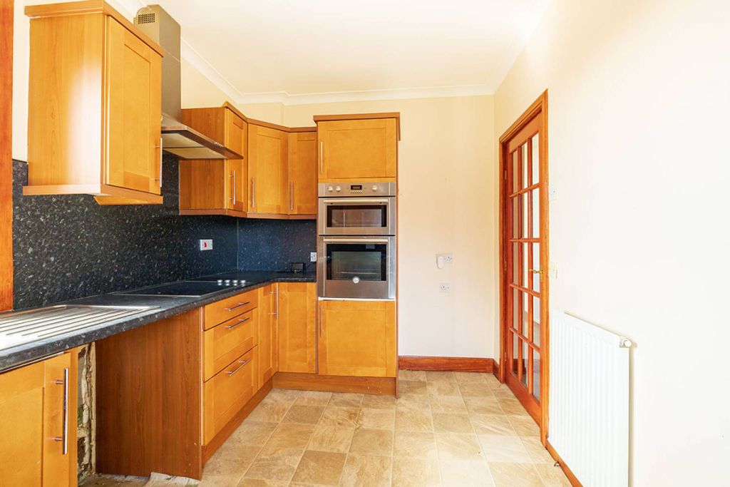 Property photo 3 of 24