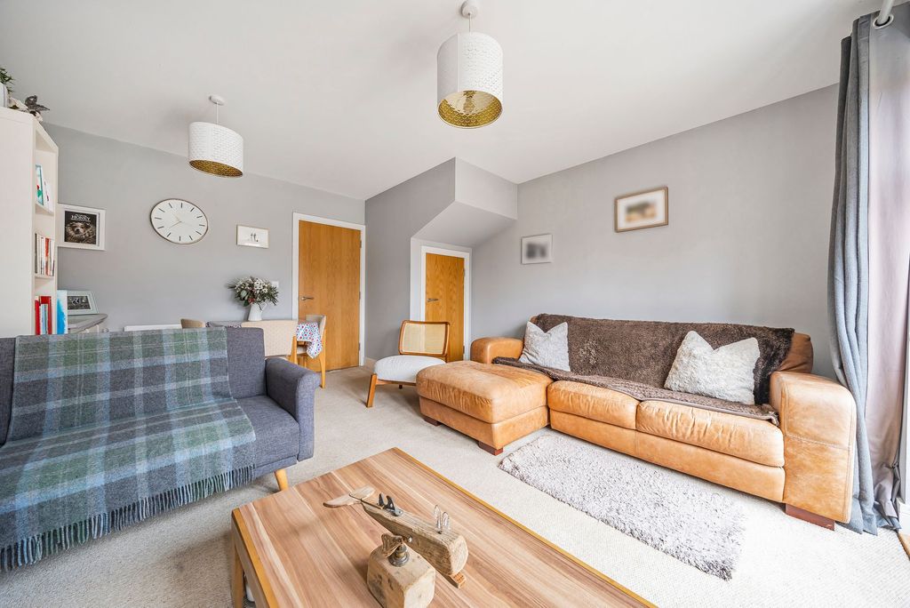 Property photo 2 of 9 Lounge / Dining Room