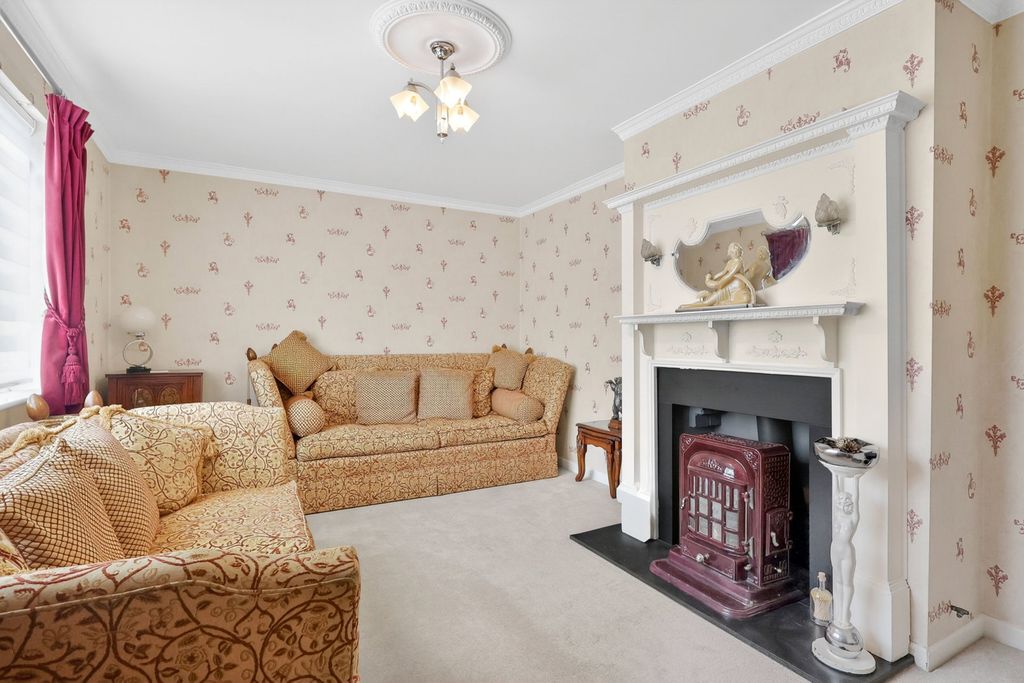 Property photo 3 of 39