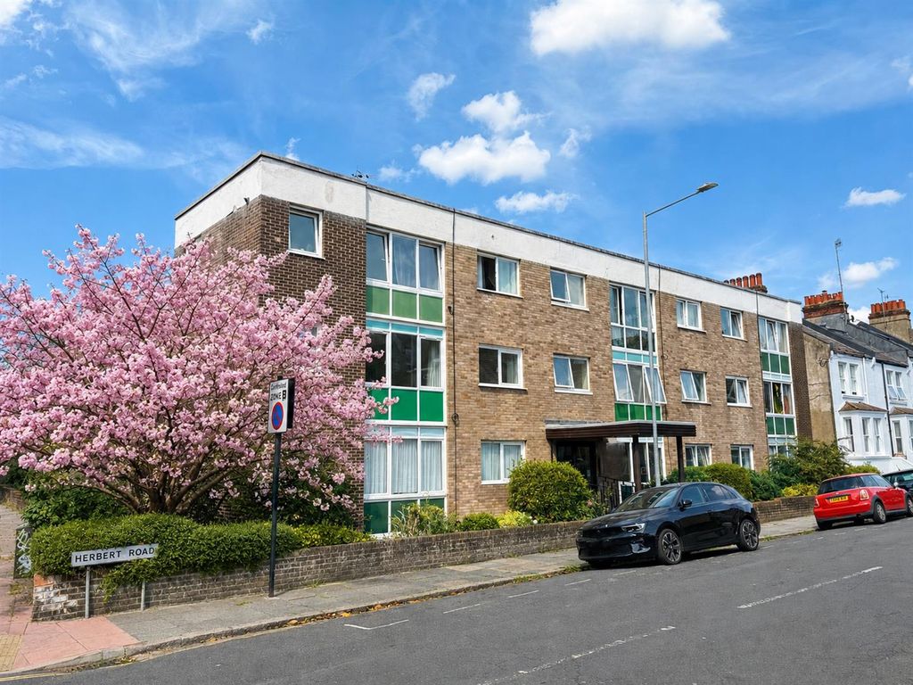 Property photo 1 of 13 8Acmain2A.Jpg